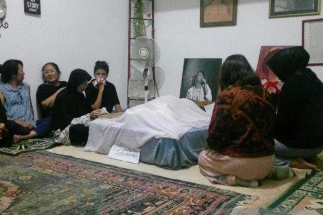  Dimakamkan Esok, Jenazah Ade Irawan, Satu Liang Lahat dengan Sang Suami 